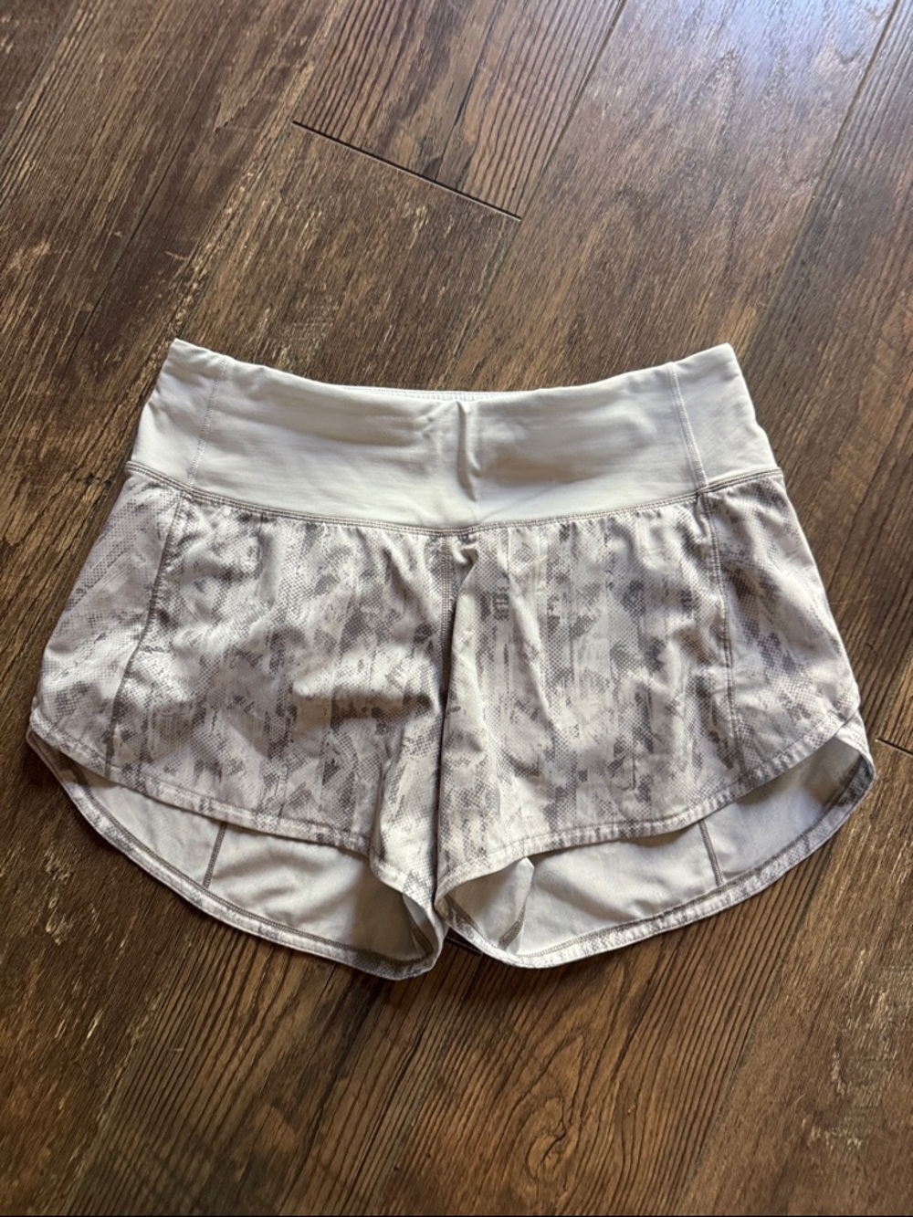 LuLulemon Speed Up Women's Light Gray Printed Athletic Shorts, Size 4